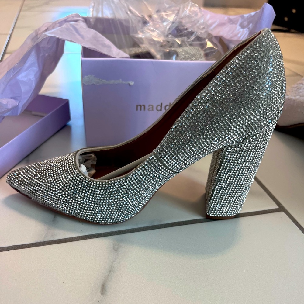 Madden Girl Women’s Symbol Pumps - size 6.5 - NBW